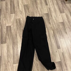 Wild Fable woman’s Black Cargo Pants size small